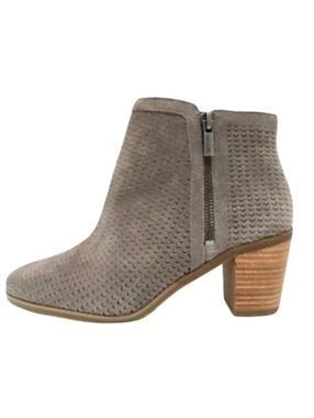 𝅺NEW! LUCKY BRAND Gray Leather Suede Petre Perforated Ankle Boot Booties 6.